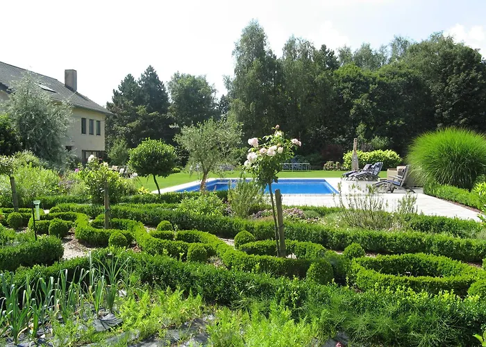 Au Grenier Bed & Breakfast 5*