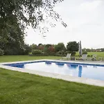 Au Grenier 5* خنت